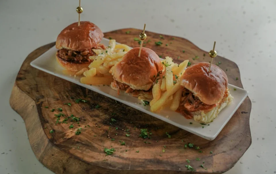 BBQ PULLED POR SLIDERS